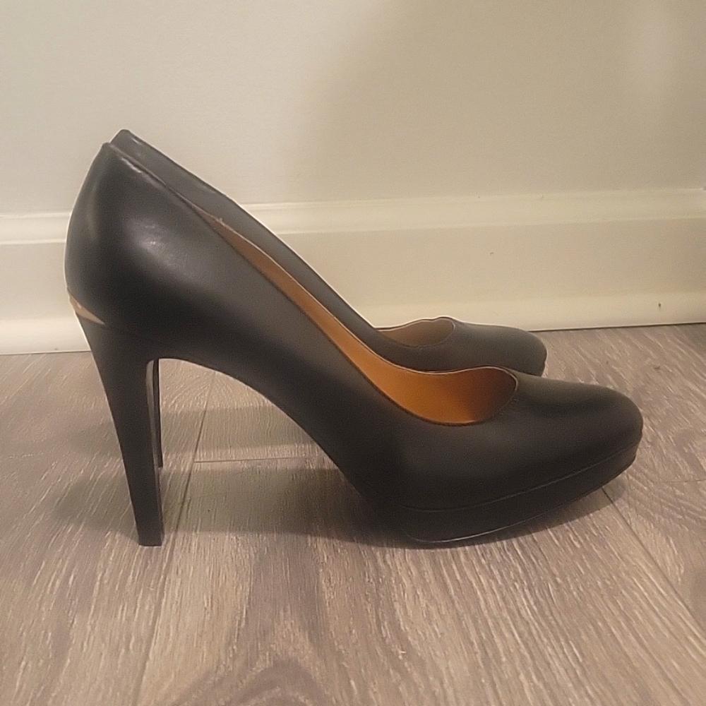 CALVIN KLEIN BLACK PUMPS SIZE 9